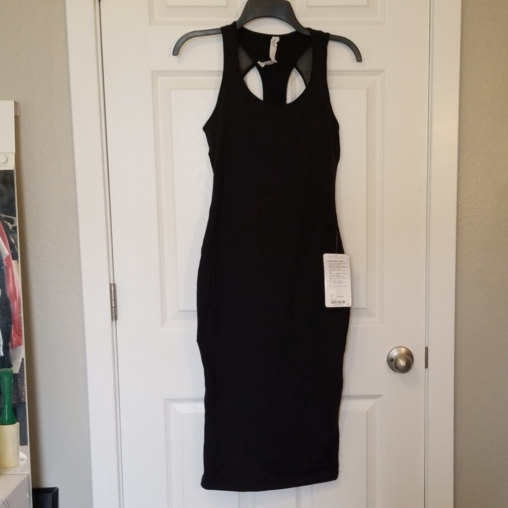 Lululemon Globetrotter Dress NWT size 6 Black